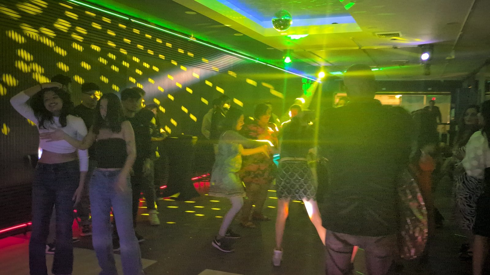 Cocktail and dance floor mood at SPINN